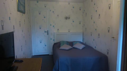 Staff, Bed, People, Garden, Golfcourse, Lobby or reception, Photo of the whole room, Decorative detail, Hiking, Landmark view, River view, River view