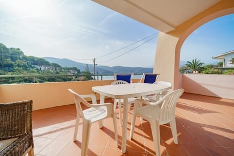 Day, Natural landscape, View (from property/room), Balcony/Terrace, Seating area, Dining area, Sea view
