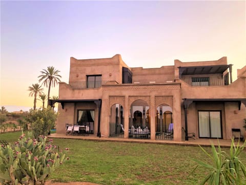 Villa Mayrit, Villa estilo Riad en un entorno único Chalet in Marrakesh-Safi