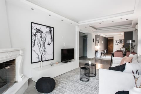 Modernized & Spacious 2BD Apartment in Chalandri by UPSTREET Condo in Chalandri