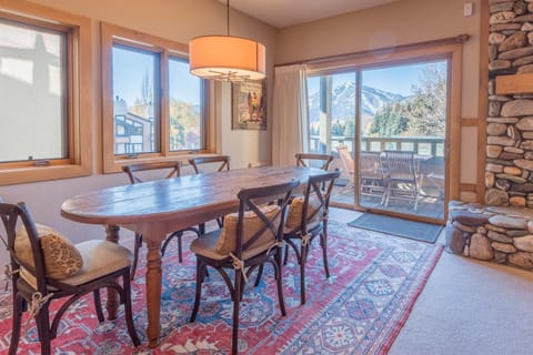 Wildflower Condo 615 - Spectacular Bald Mountain Views and Sun Valley Pool House in Sun Valley