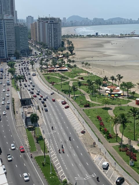 São Vicente Itararé prédio frente mar apto fundo vista parcial Apartment in Santos