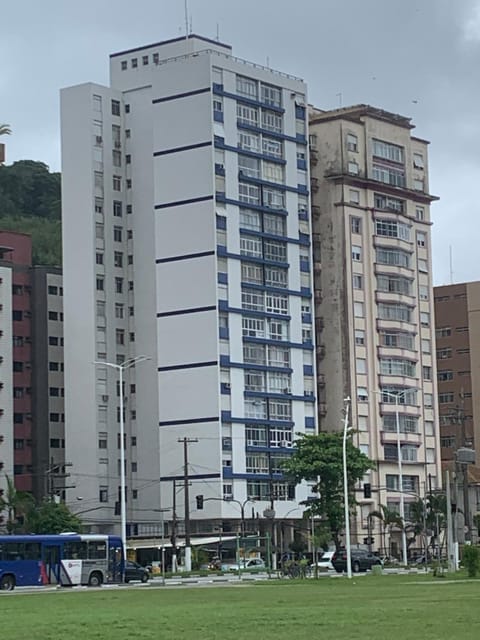 São Vicente Itararé prédio frente mar apto fundo vista parcial Apartment in Santos