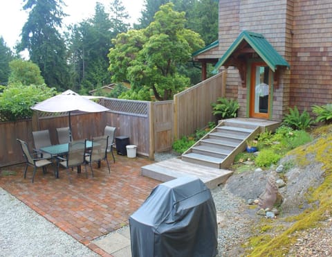 Mossy Hill Suite Condo in Salt Spring Island