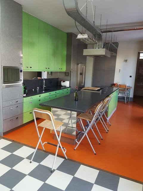 Kitchen or kitchenette, Dining area, Communal kitchen