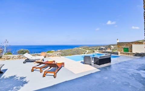 Villa Eliza with a swimming pool and sea view in the area of Otzia, on the island of Kea Haus in Kea-Kythnos