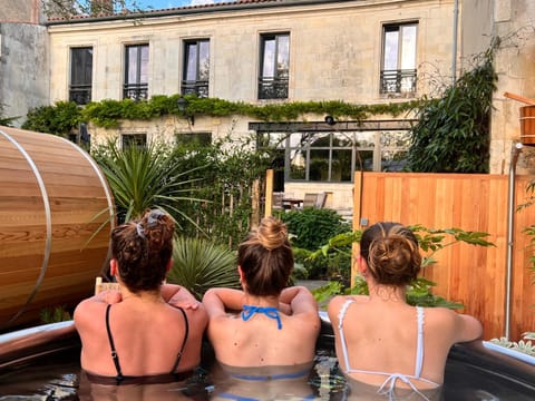 Escale Rochelaise, gîte urbain avec SPA bain nordique et sauna tonneau House in La Rochelle
