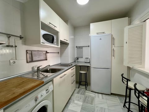 minibar, stove, washing machine