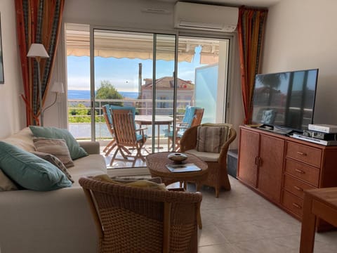 Résidence avec piscine, plage à 100 m, Cannes et Juan les Pins à 5 min, WiFi Copropriété in Antibes