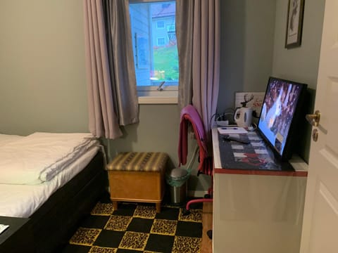 TV and multimedia, Photo of the whole room, Bedroom