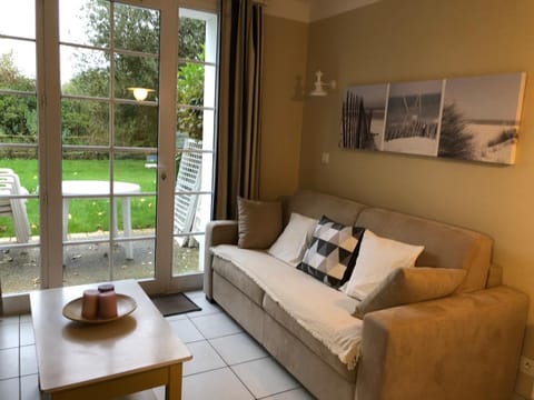 Living room, Garden view