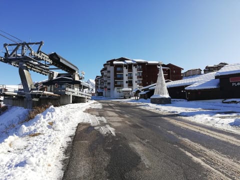 Studio 1 pièce PLAGNE VILLAGE 4 personnes 2050 M PIED DES PISTES Condo in Mâcot-la-Plagne