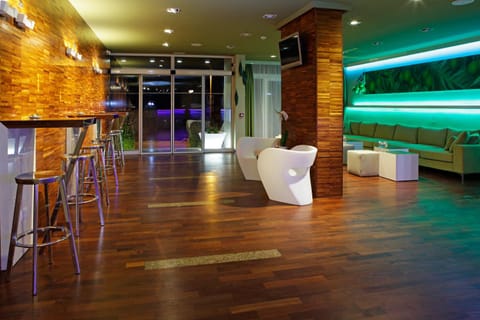 Communal lounge/ TV room, TV and multimedia, Living room, Lobby or reception, Lounge or bar, Lounge or bar, Seating area