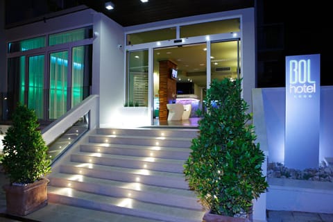 Facade/entrance, Night