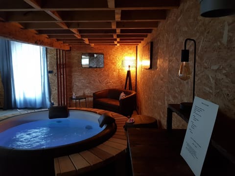 Hot Tub, Sauna, Steam room, Spa and wellness centre/facilities