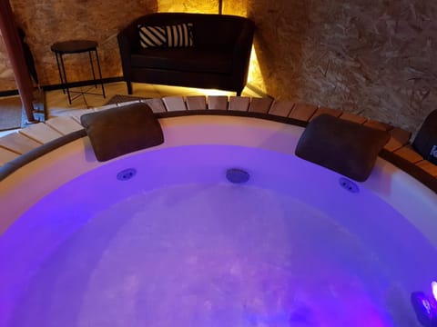 Hot Tub, Spa and wellness centre/facilities