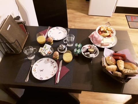 Breakfast, Breakfast, Continental breakfast