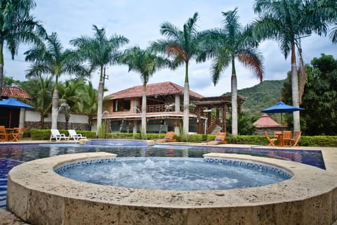 Hot Tub, Swimming pool