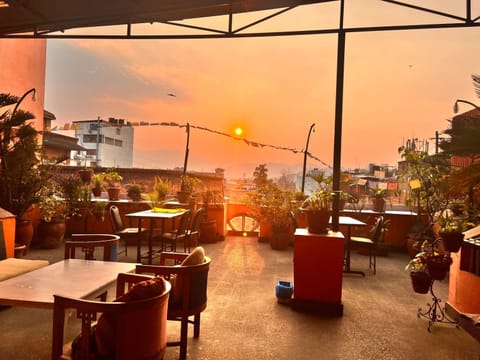 Restaurant/places to eat, Day, View (from property/room), Balcony/Terrace, Seating area, Sunrise, Sunset