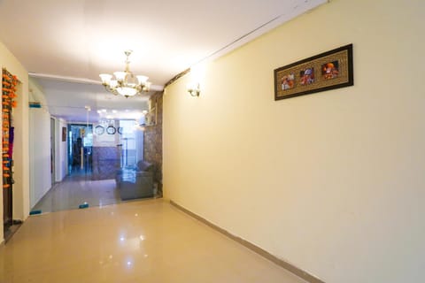 OYO Flagship Hotel Lazeeno Hotel in Noida