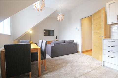 Hunters Walk - Luxury Central Chester Apartment - Free Parking Condo in Chester