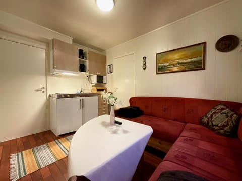 Kitchen or kitchenette, Seating area