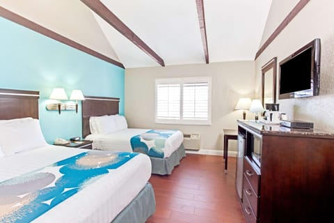 Cabana Inn & Suites Hotel in Long Beach
