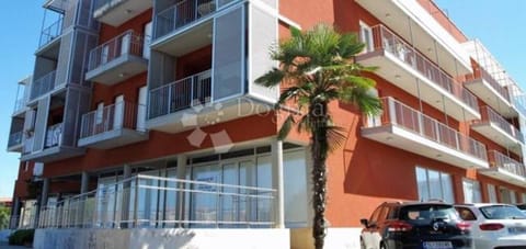 Property building, Facade/entrance, Balcony/Terrace