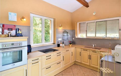 Amazing Home In Montaren Et St Mediers With Wifi House in Uzes