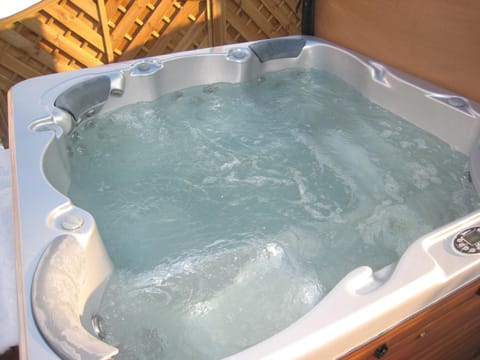 Ashleigh House - HOT TUB, Snooker table, Sleeps 24 House in Wychavon District