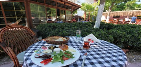 Garden, Breakfast