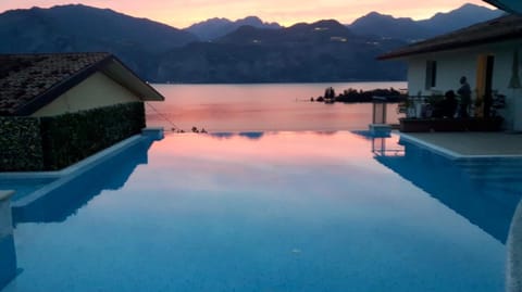 Hot Tub, Sauna, Lake view, Mountain view, Swimming pool