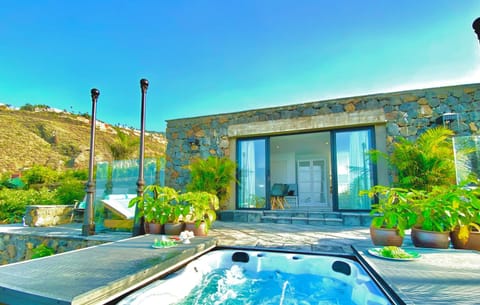 Property building, Patio, Spring, Day, Natural landscape, Garden, Garden view, Mountain view, Pool view, Swimming pool, sunbed