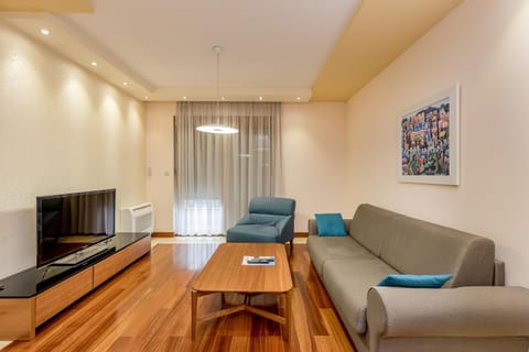 Communal lounge/ TV room, TV and multimedia, Living room, Seating area