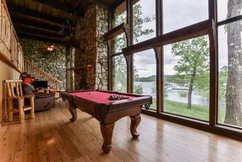 PRIVATE Lakefront Cabin HOT TUB Pool Table WIFI Amazing VIEW Close to Branson Haus in Kimberling City