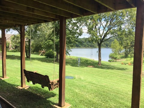Chalets Resort LAKEFRONT Cottage Free Amenities Amazing views Kayaks 2 Pools Maison in Table Rock Lake
