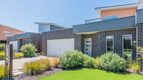 Property building, Facade/entrance, Garden