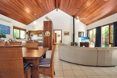 Semaphore Beach House House in Hawks Nest