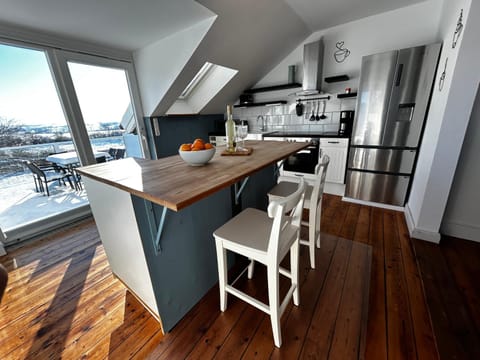 Coffee/tea facilities, Kitchen or kitchenette, dishwasher, minibar, pet friendly, stove