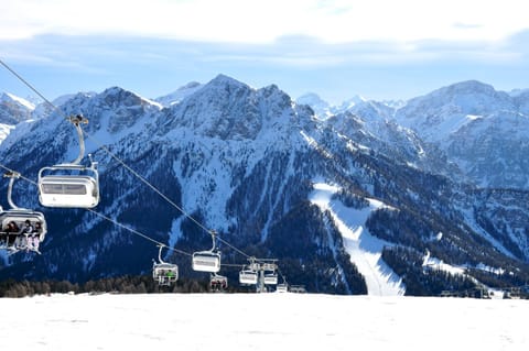 Nearby landmark, Winter, Ski School, Skiing