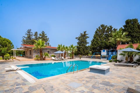 Property building, Day, Pool view, Swimming pool, sunbed