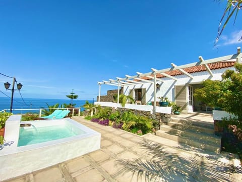 Property building, Day, Natural landscape, Garden, Garden view, Pool view, Sea view, Swimming pool, sunbed