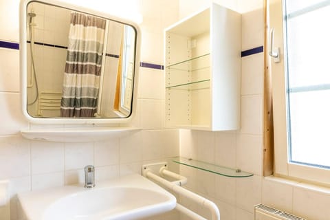 Shower, Facility for disabled guests