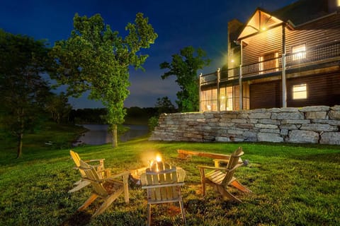 8 Bed Luxury Lakefront Villa Amazing View 2 Pools Free Resort Amenities Dock Maison in Table Rock Lake