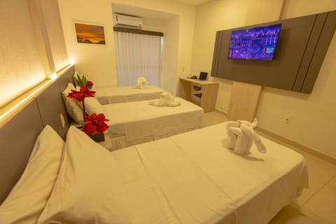 Bed, TV and multimedia, Photo of the whole room, Bedroom, towels, air conditioner