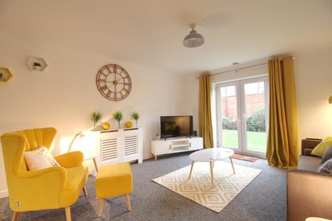 Central, Stylish 2-bed Apartment, with allocated parking Condo in Wakefield