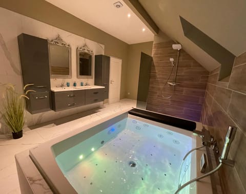 Hot Tub, Spa and wellness centre/facilities