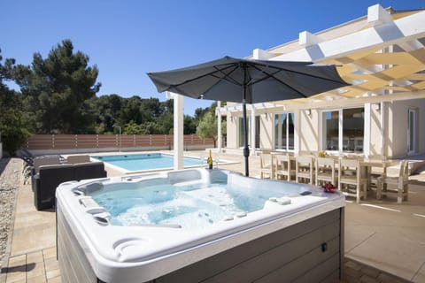 Day, Hot Tub, Swimming pool, sunbed