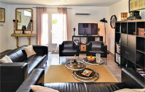 4 Bedroom Beautiful Home In Pont Saint Esprit House in Pont-Saint-Esprit