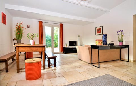 2 Bedroom Beautiful Home In Tavel House in Rochefort-du-Gard